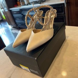 Badgely Mischka wedding shoes. Womens 11
